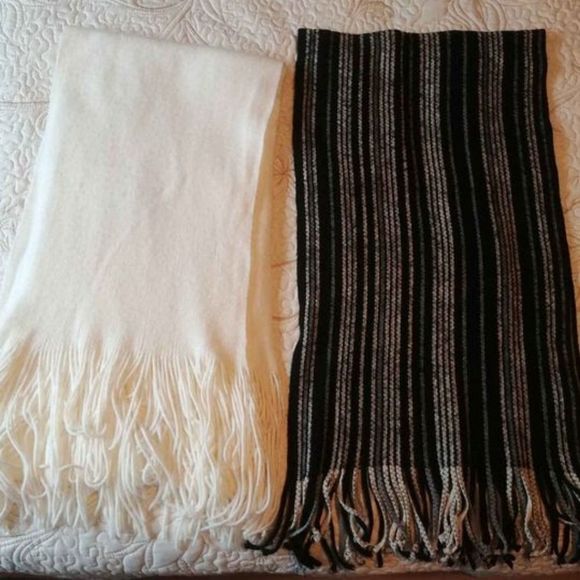 Bundle of scarfs and foulards - Picture 4 of 7